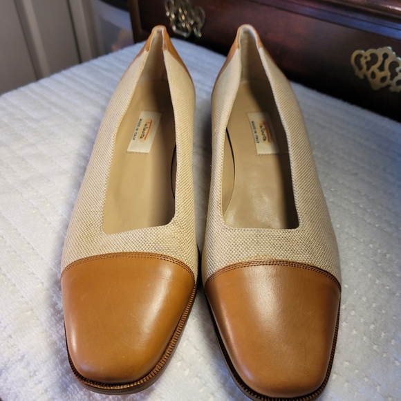TALBOTS CLASSIC LIGHT BROWN LEATHER LOAFER SHOE - Picture 14 of 14